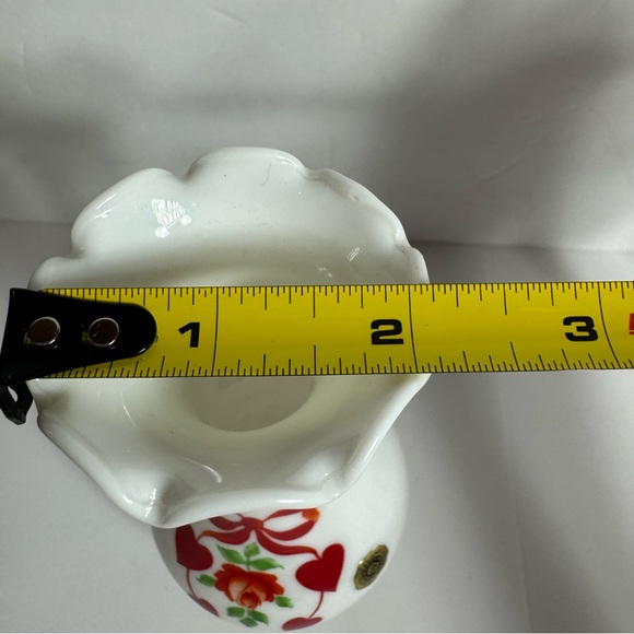 Vintage Westmoreland Milk Glass vase with hand painted Red Roses, Bows & Hearts - Picture 11 of 11